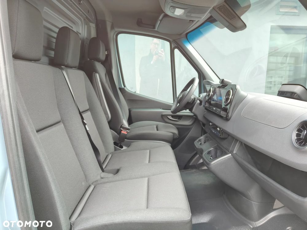 Mercedes-Benz Sprinter - 13