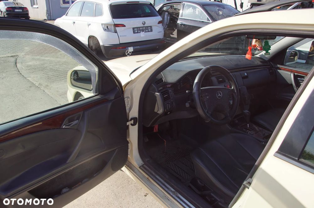 Auto na części - Mercedes E-Klasa W210 Lift 220 CDI 2.2 CDI 143 KM 611961 722699 623 1999R Silnik Skrzynia Maska Klapa Drzwi Szyba Lusterko Klamka Błotnik Deska Kokpit Sterownik Moduł Licznik - 10