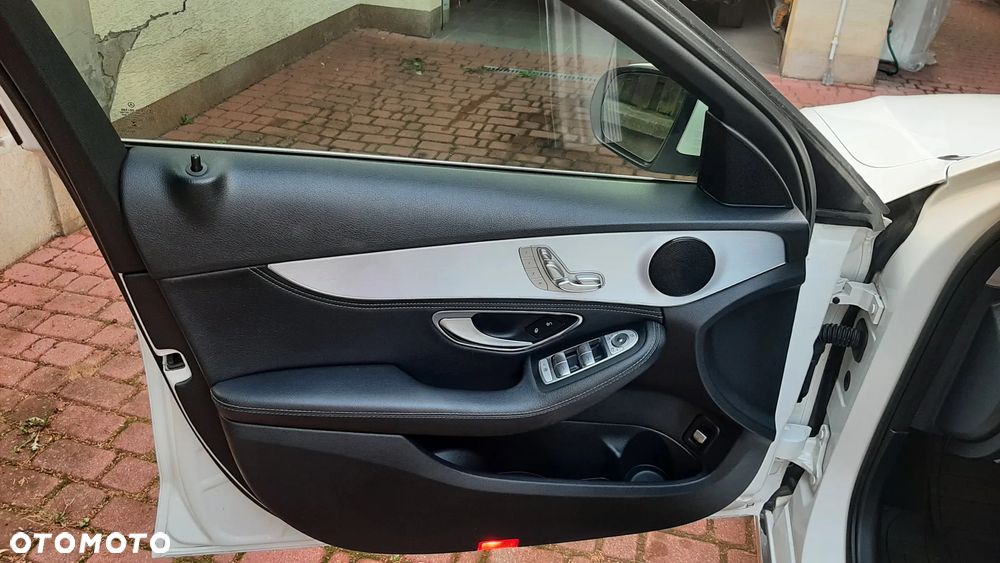 Mercedes-Benz Klasa C 300 7G-TRONIC - 23