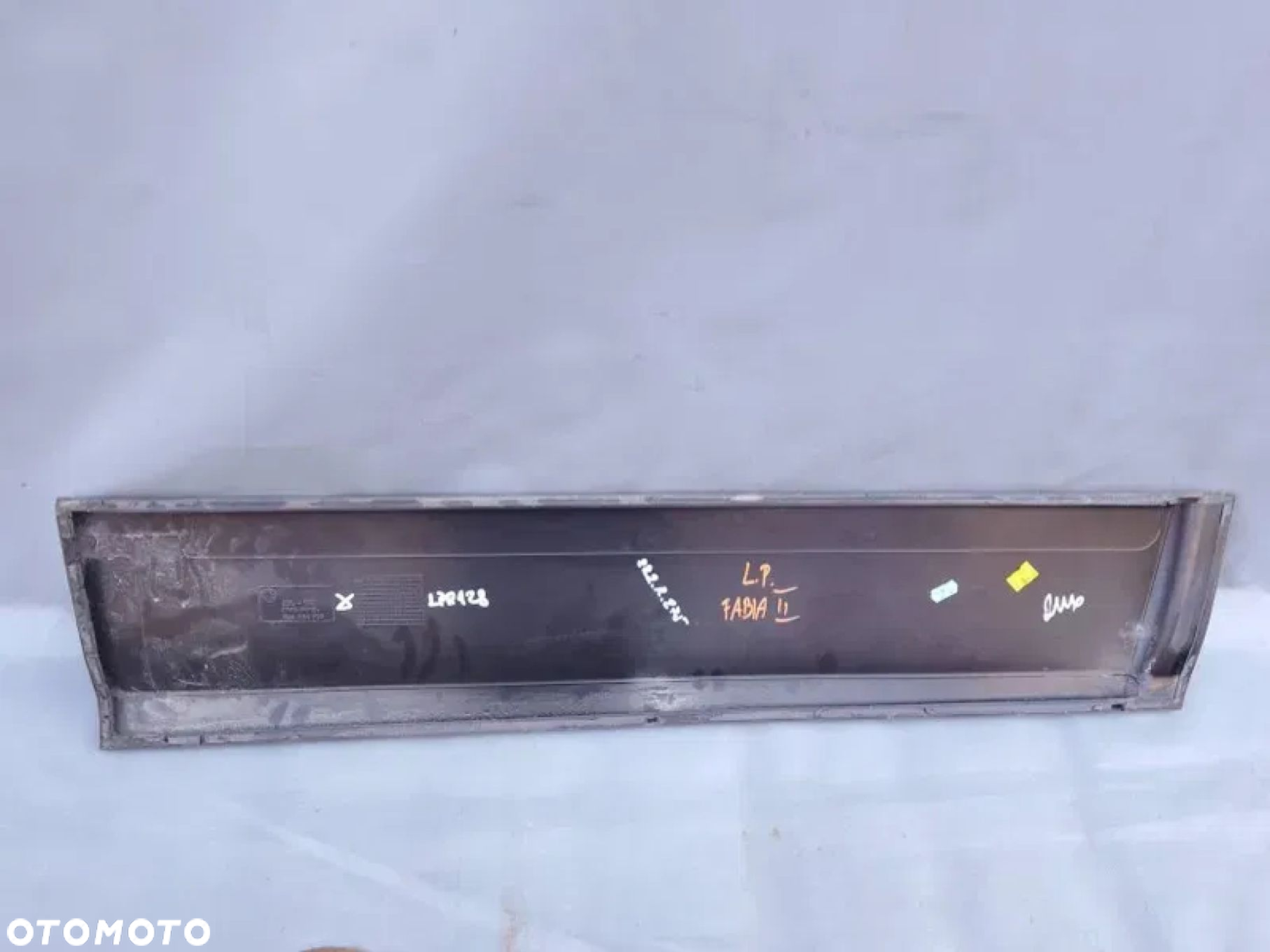 Listwa Drzwi Przednia Lewa Przód Skoda Fabia II Scout 5J6854939 - 2