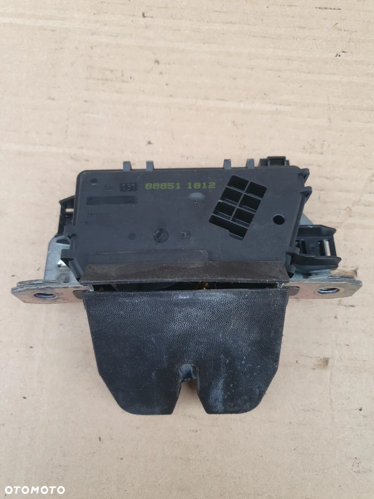 } ZAMEK KLAPY TYŁ OPEL ASTRA H ZAFIRA B Nr 495058724 - 2