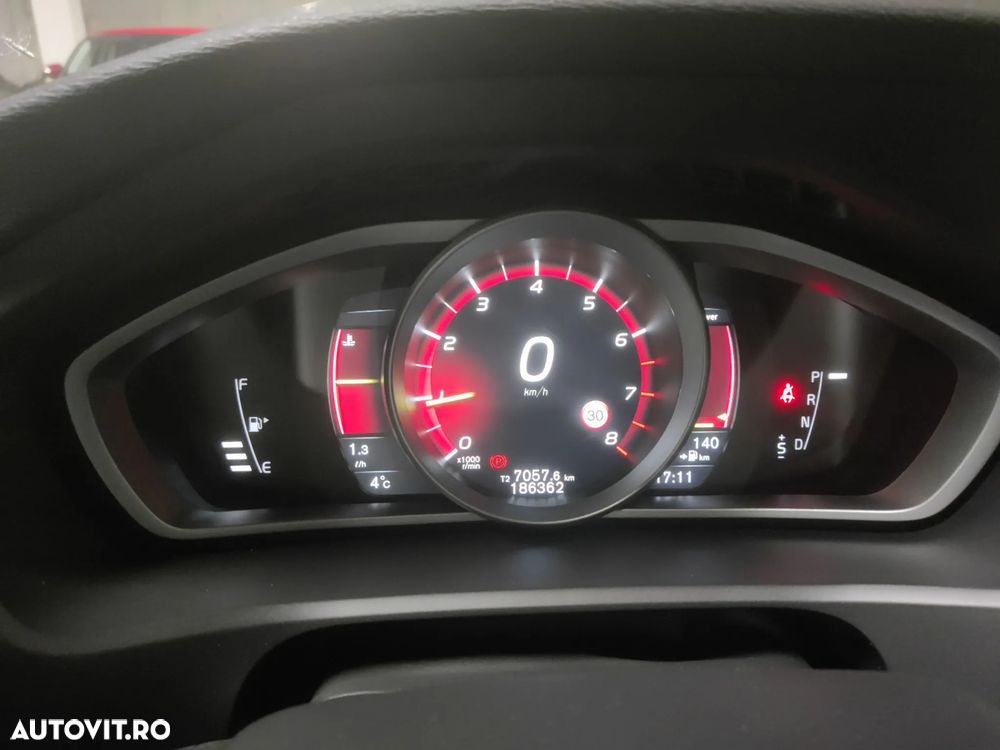 Volvo V40 T5 VEA AWD Aut Momentum - 10