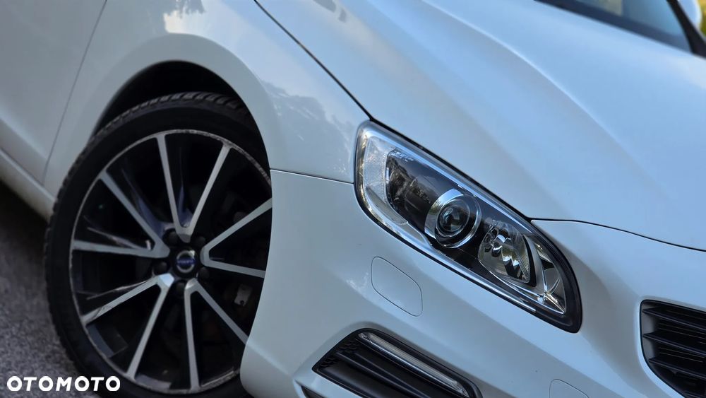 Volvo S60 T5 Drive-E Dynamic Edition (Momentum) - 14