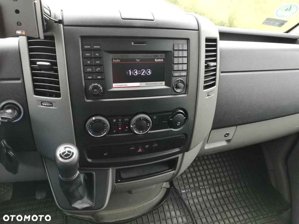 Mercedes-Benz Sprinter - 11