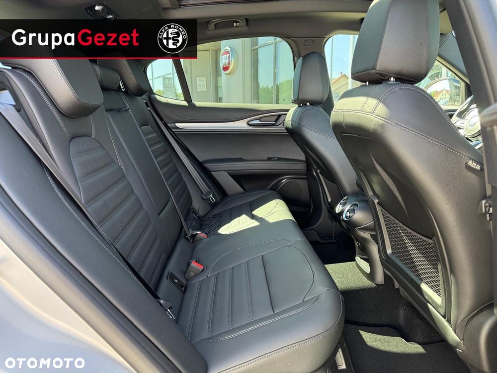 Alfa Romeo Stelvio - 15