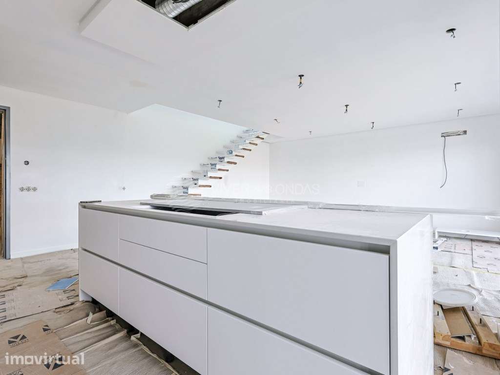 T3 Duplex novo em Empreendimento de Luxo, na Charneca da Caparica. - Grande imagem: 4/90