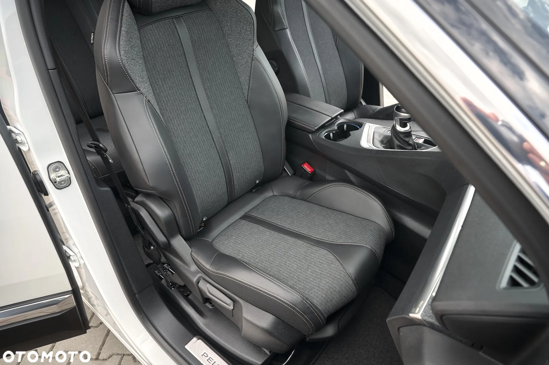 Peugeot 3008 1.5 BlueHDi GT S&S - 25