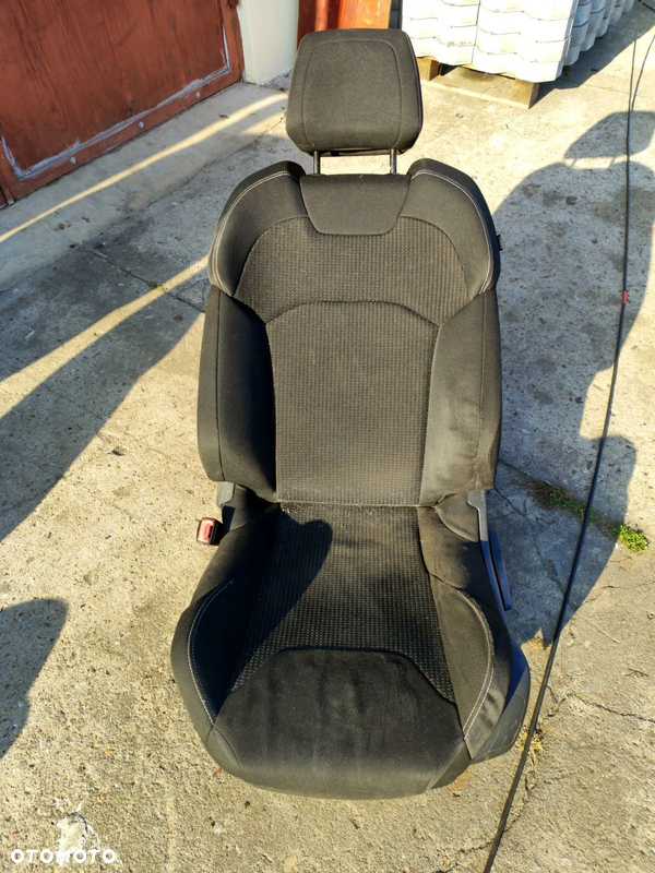 Fotel przód prawy + lewy profilowany CZARNY materiał do CITROEN C5 II Lift III 08- X7, dość ładne
