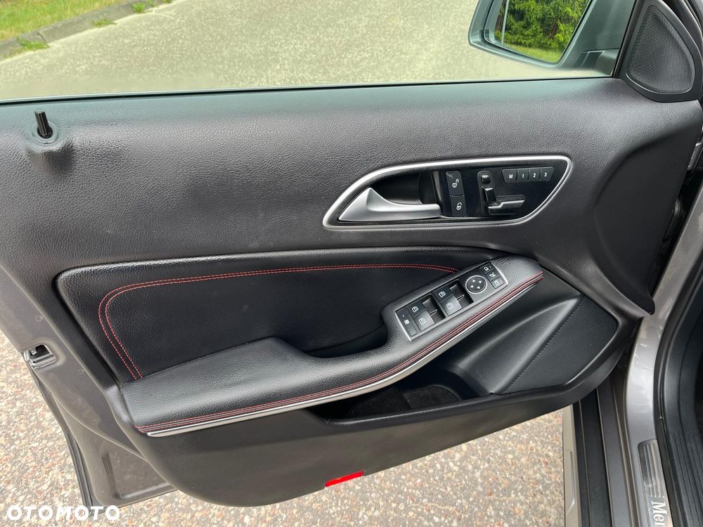 Mercedes-Benz GLA 220 CDI 4Matic 7G-DCT AMG Line - 22