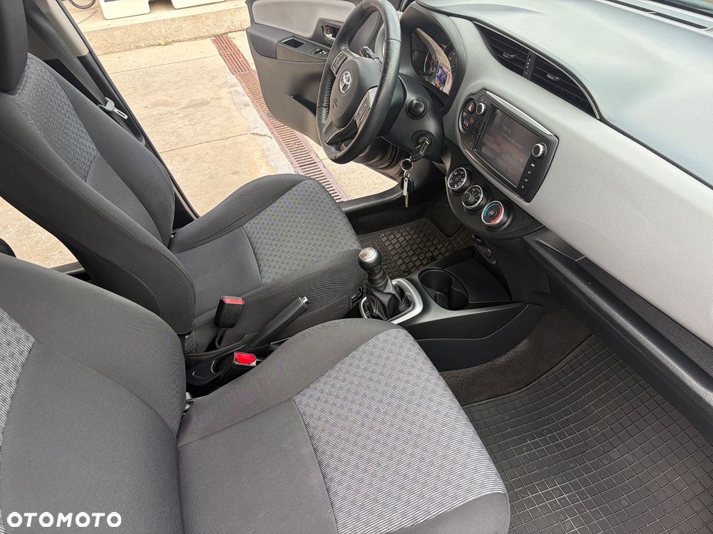 Toyota Yaris 1.0 Premium EU6 - 12