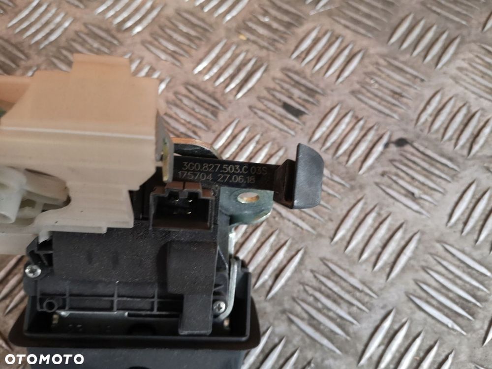 ZAMEK KLAPY BAGAŻNIKA VW OE 3G0827503C - 2