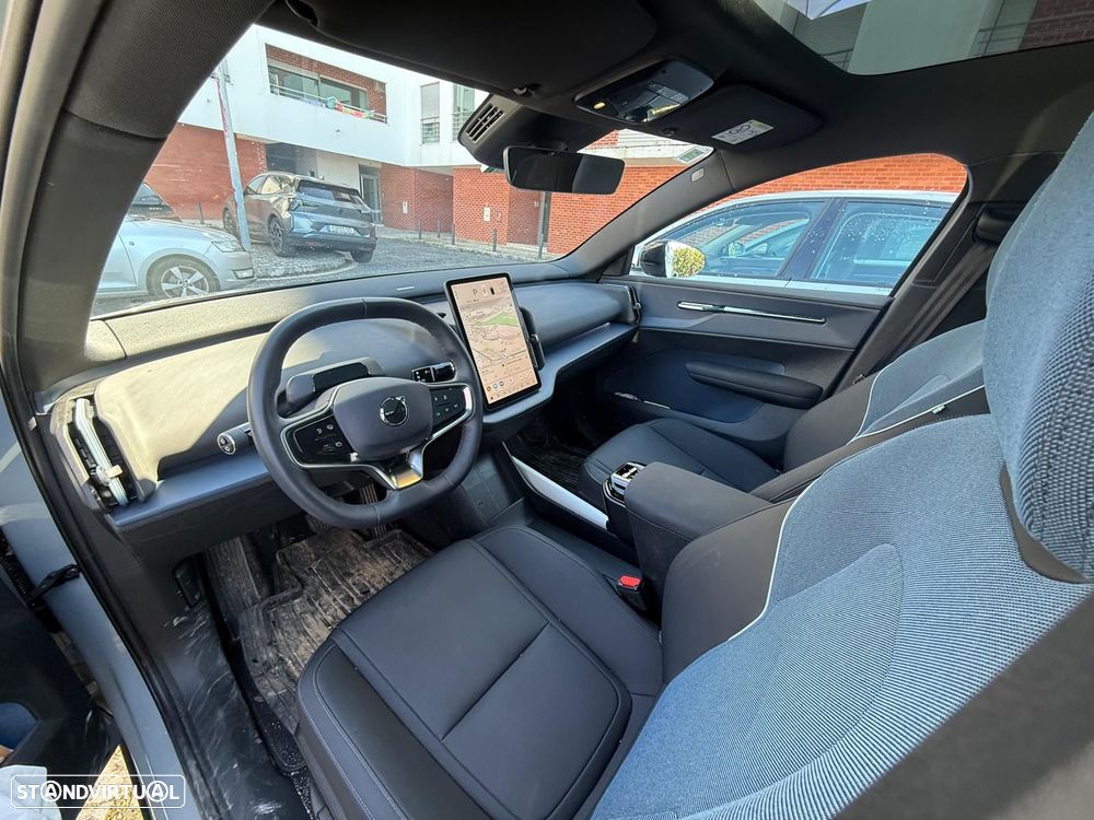 Volvo EX30 Twin Motor Performance AWD Ultra - 11