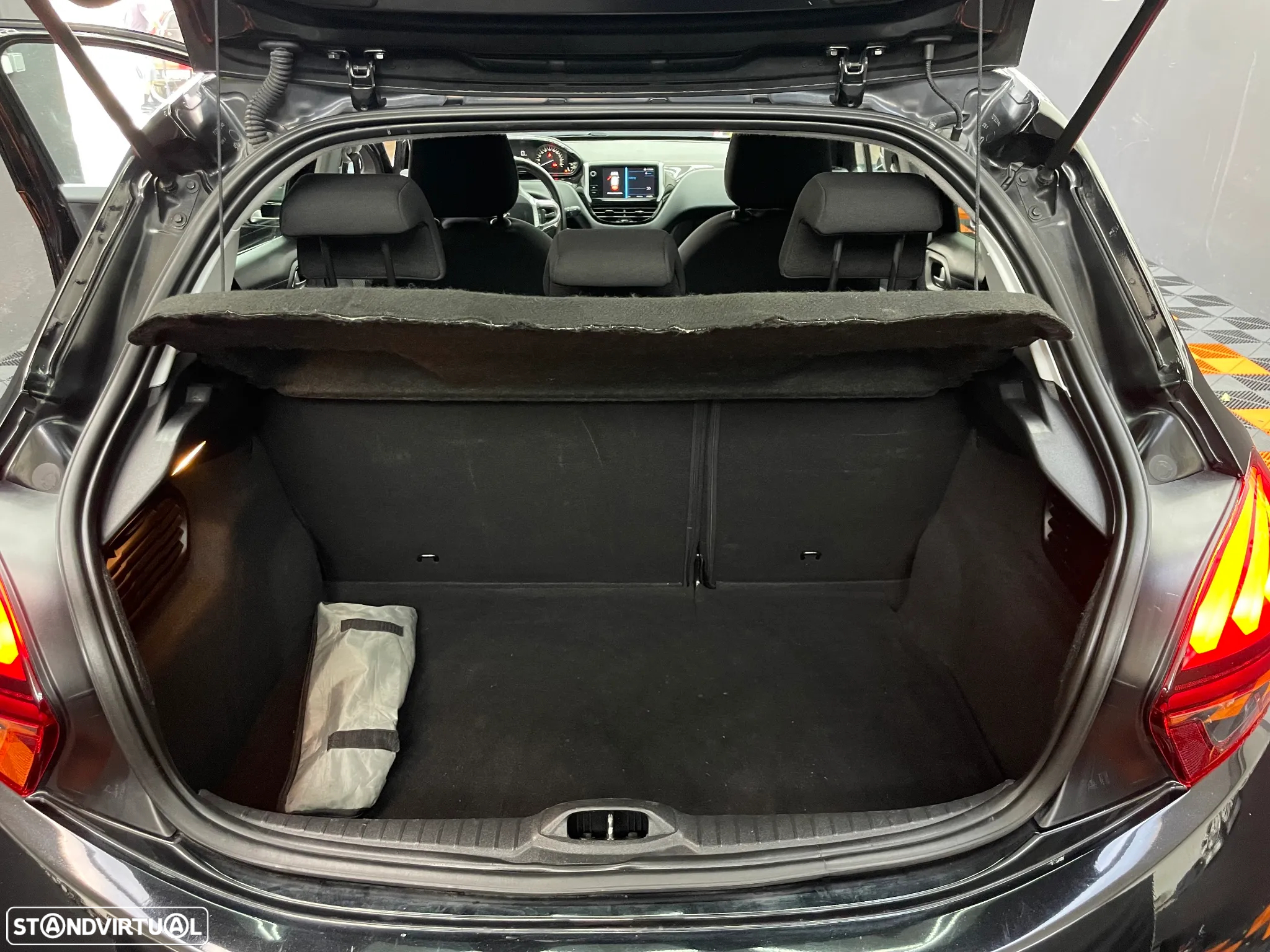 Peugeot 208 1.2 PureTech Style - 18
