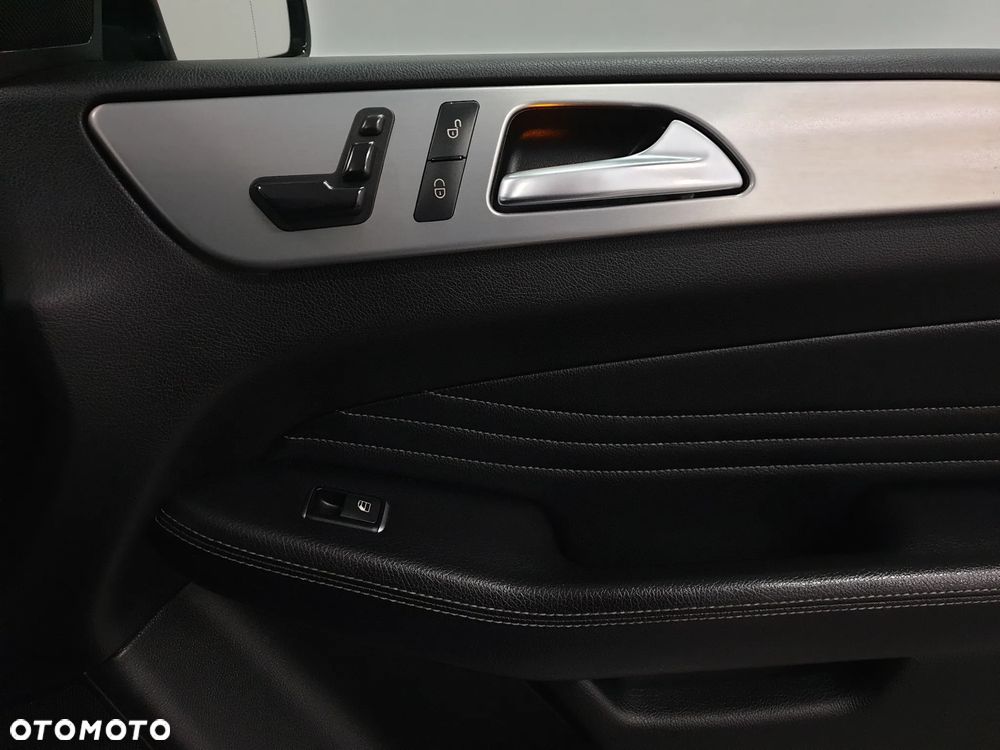 Mercedes-Benz ML 350 BlueTec 4-Matic - 23