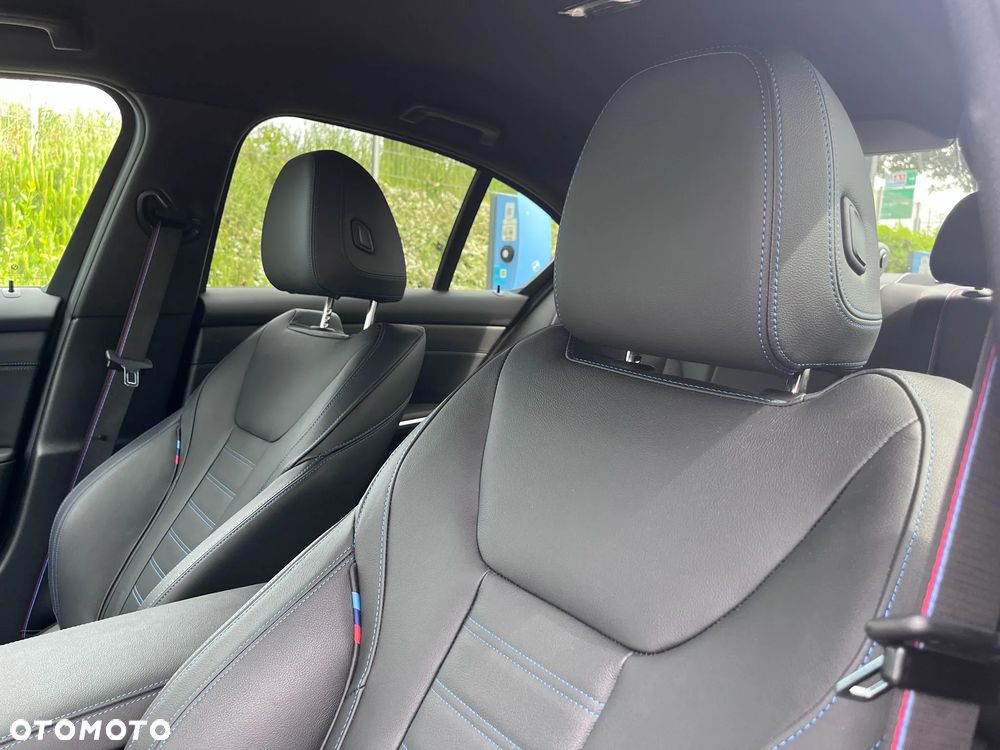 BMW Seria 3 320d xDrive mHEV - 13