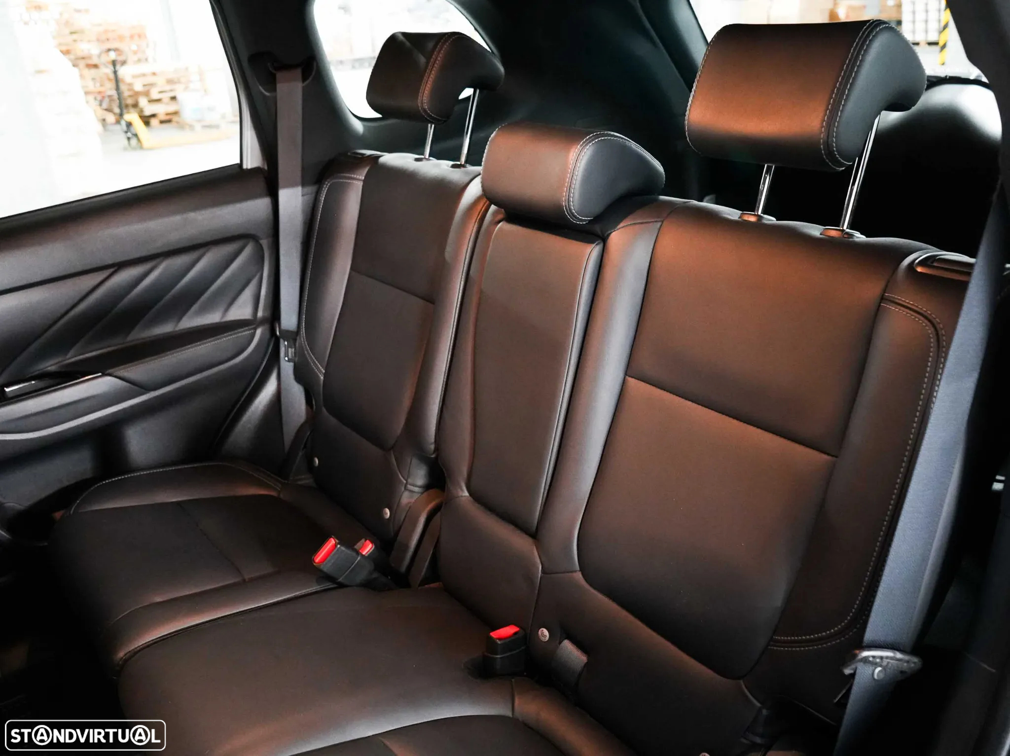 Mitsubishi Outlander 2.4 PHEV Instyle - 33
