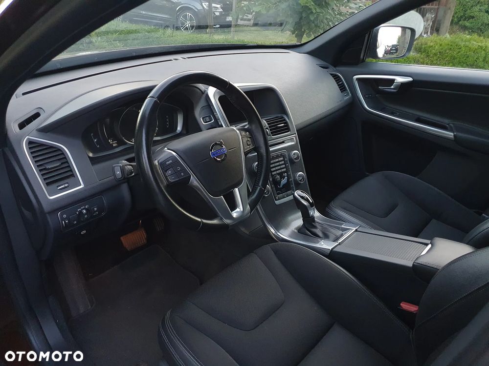 Volvo XC 60 D3 Geartronic Momentum - 9