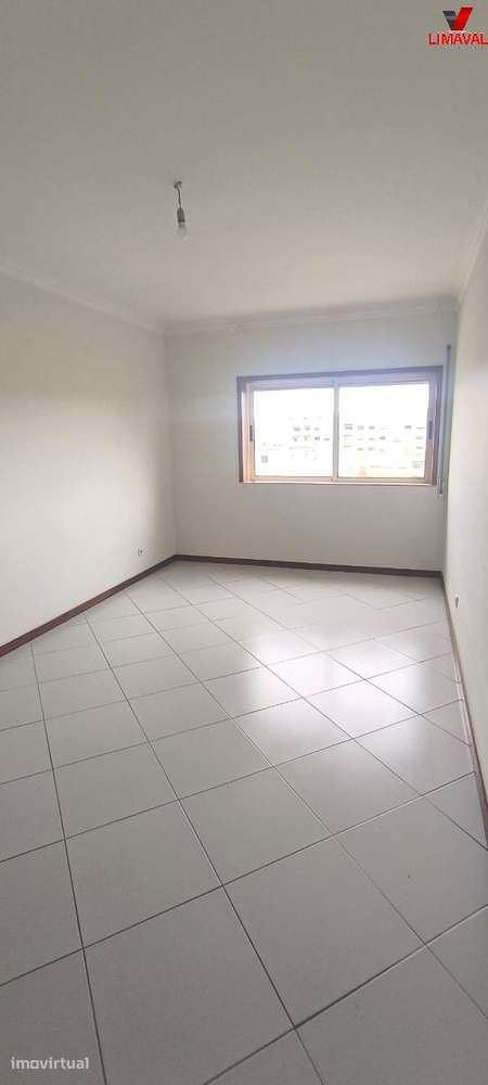 Apartamento T1 com Garagem - Lamaçães - Grande imagem: 5/9
