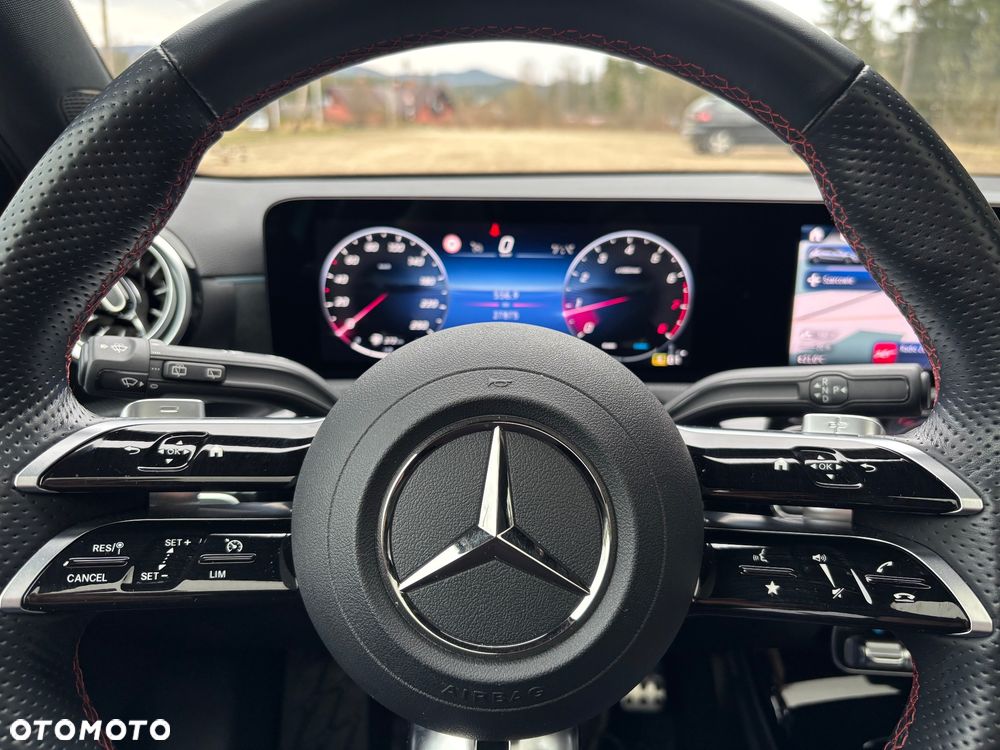Mercedes-Benz Klasa A 220 4-Matic AMG Line 7G-DCT - 24