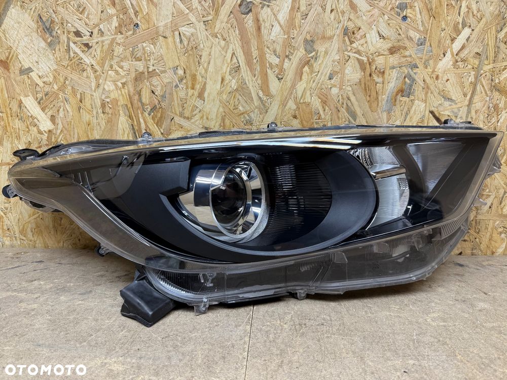 TOYOTA YARIS IV 2020- LAMPA PRAWY PRZÓD ZWYKŁA SOCZEWKA KOITO K0-6 EU - 1