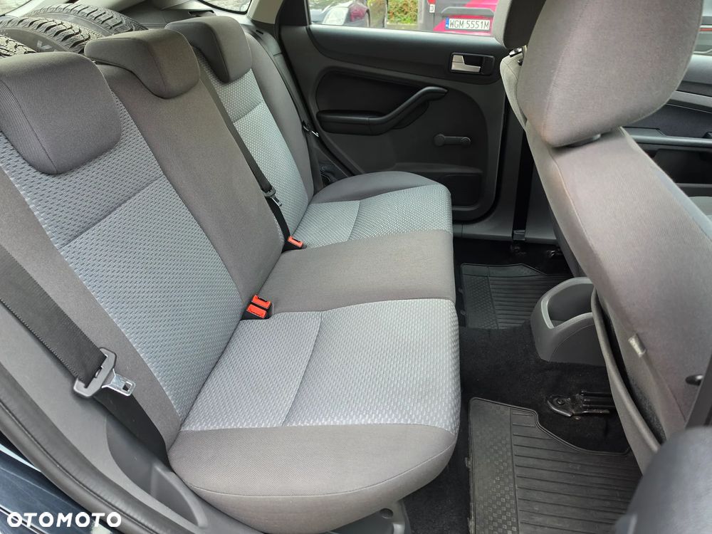Ford Focus 1.6 16V Fun X - 14