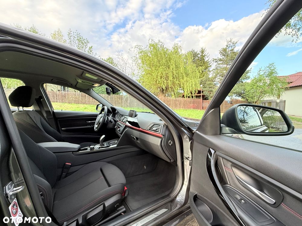 BMW Seria 3 328i xDrive Sport Line - 23