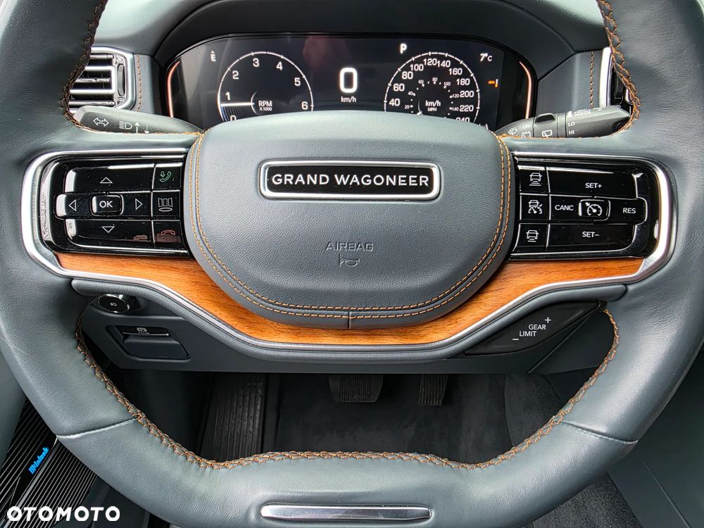 Jeep Grand Wagoneer - 18