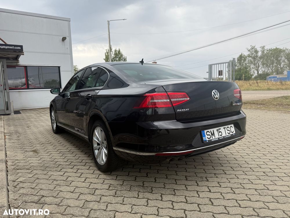 Volkswagen Passat 2.0 TDI DSG Highline - 16