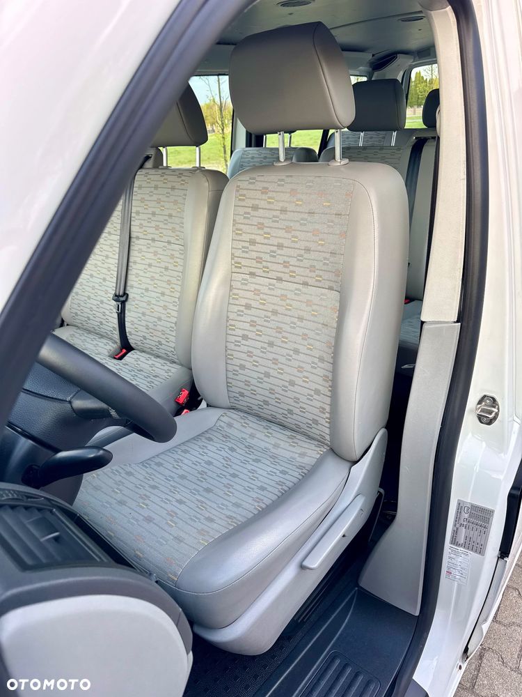 Volkswagen Caravelle - 17