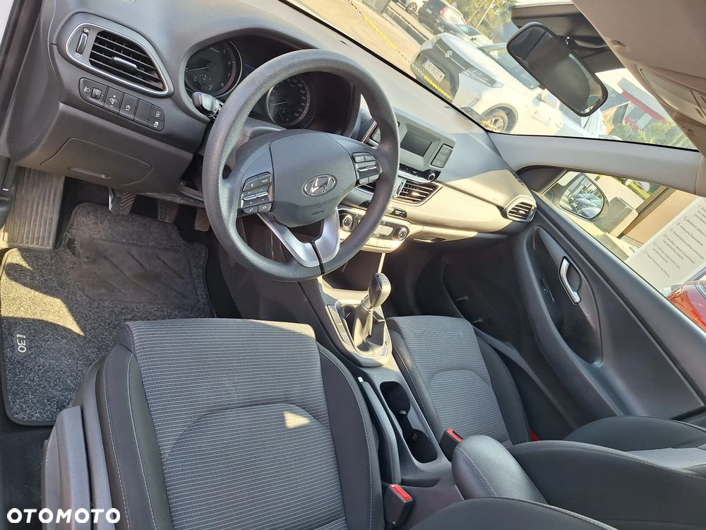 Hyundai i30 1.5 DPI Classic + - 9