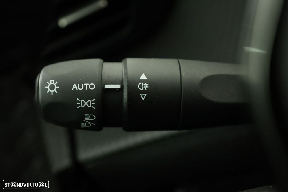 Peugeot e-2008 54 kWh Allure - 17