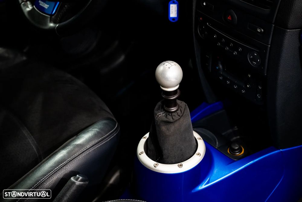 Renault Clio 3.0 V6 Sport - 21