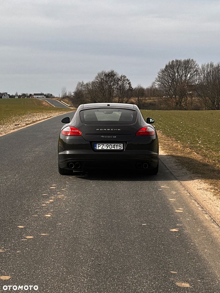 Porsche Panamera 4S - 4