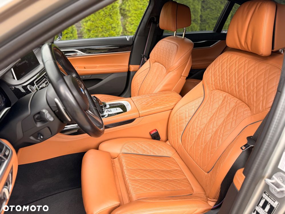 BMW Seria 7 740d xDrive mHEV - 16