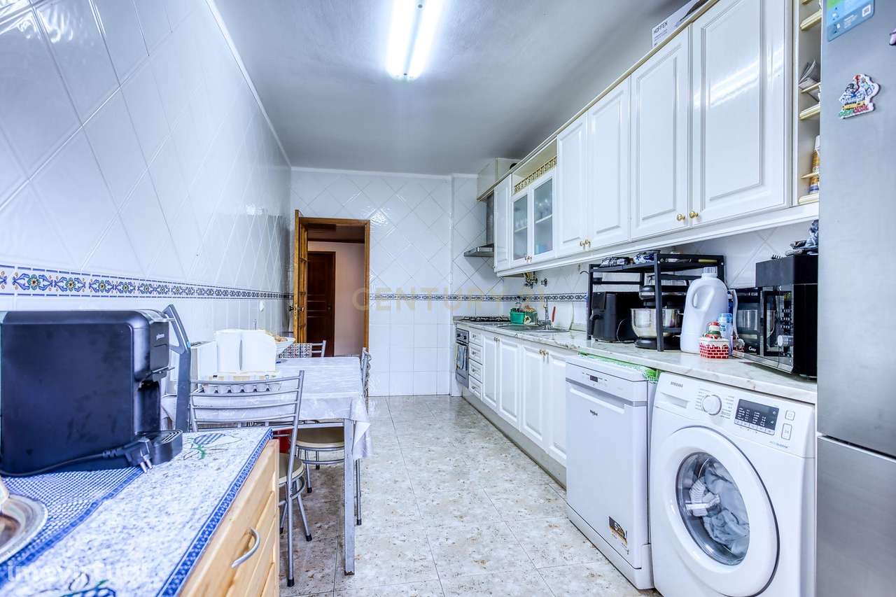 Apartamento T2 com garagem box - Algueirão Mem-Martins - Grande imagem: 2/21