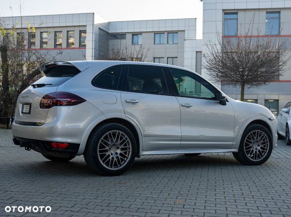Porsche Cayenne GTS - 6