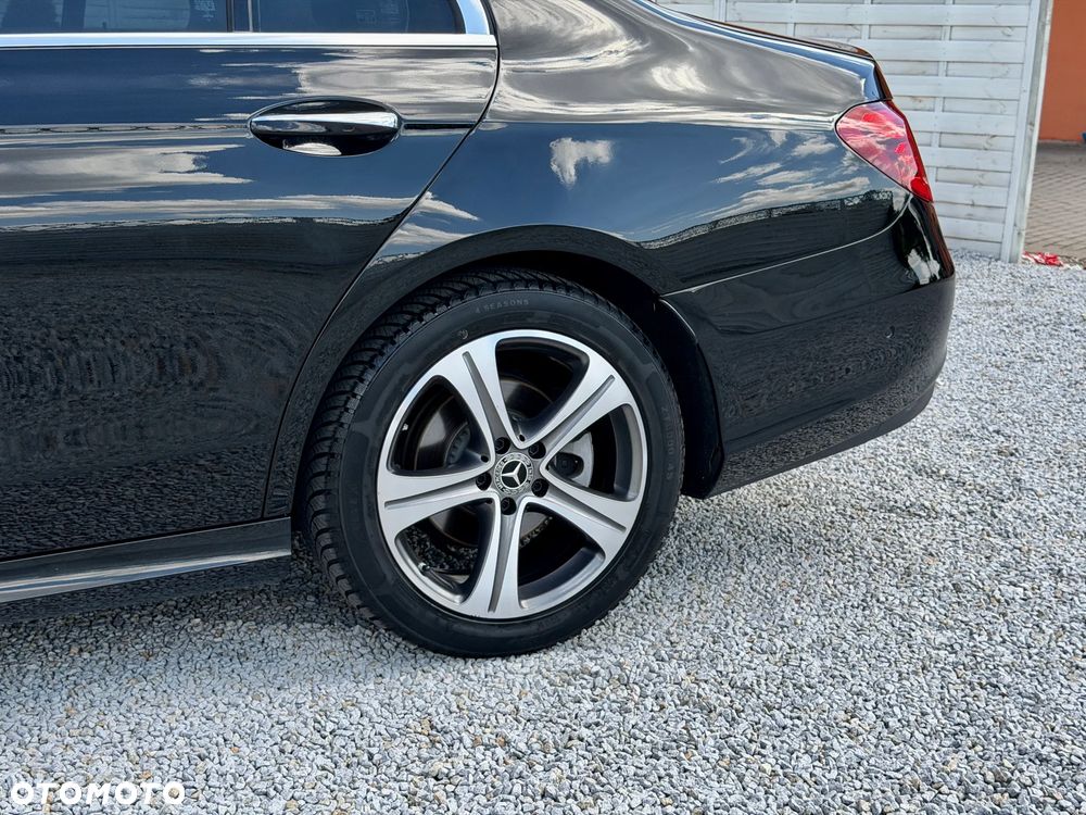 Mercedes-Benz Klasa E 300 9G-TRONIC AMG Line - 25