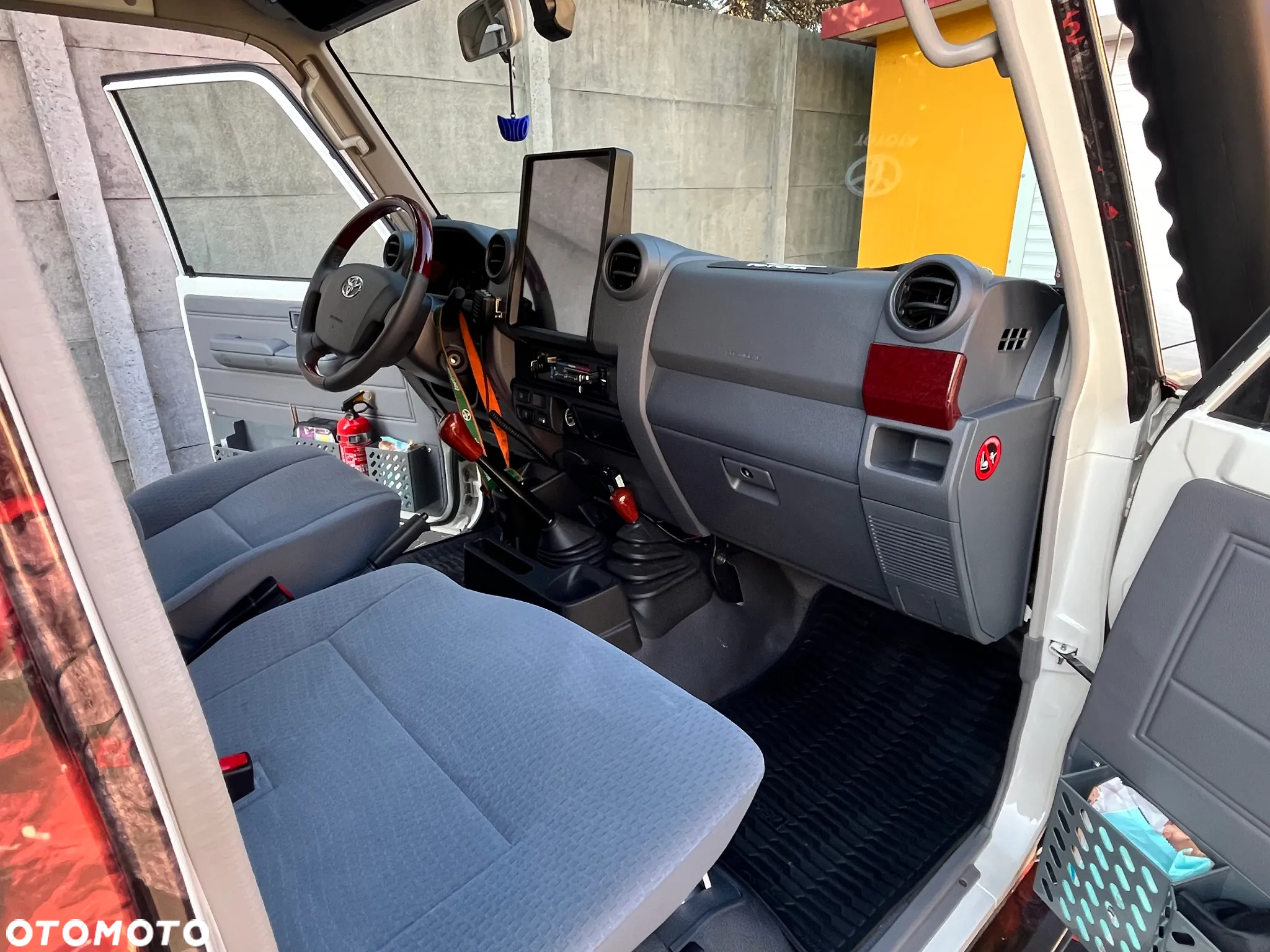 Toyota Land Cruiser - 6
