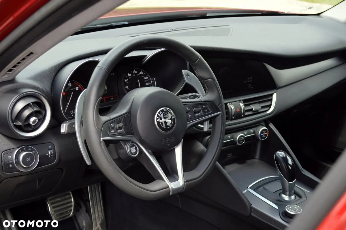 Alfa Romeo Giulia 2.0 Turbo 16V AT8-Q4 Veloce - 22