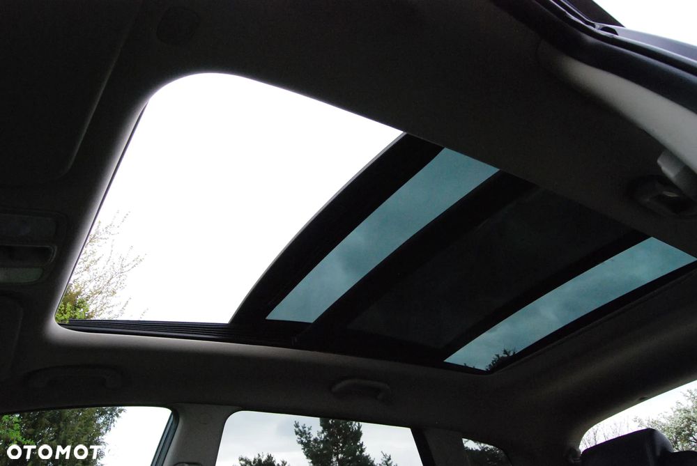 Kia Carens 1.7 CRDi 141 Dream Team Edition - 37