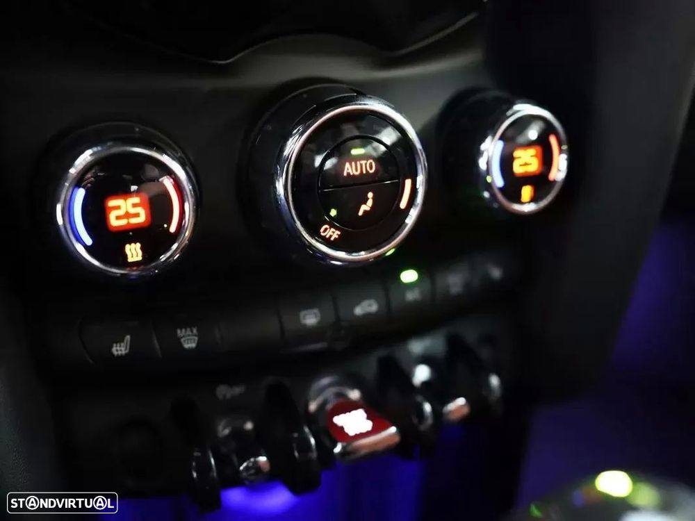 MINI Cabrio Cooper SD Auto Desportiva - 23