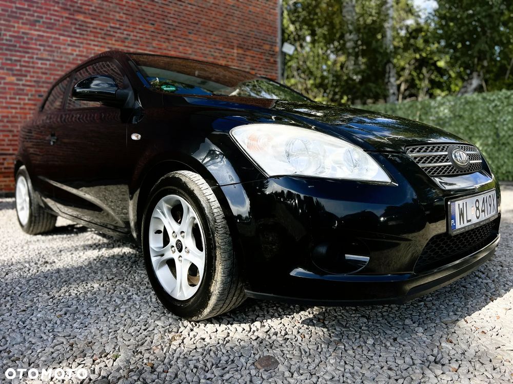 Kia Ceed - 33