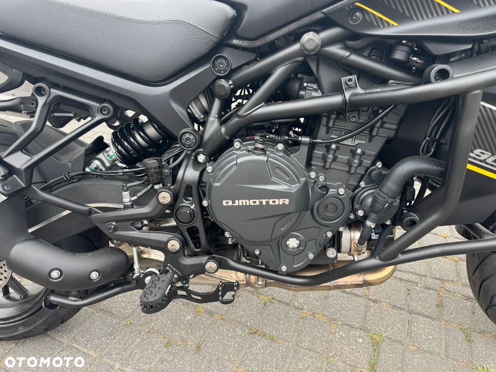 QJMOTOR 900 S - 3