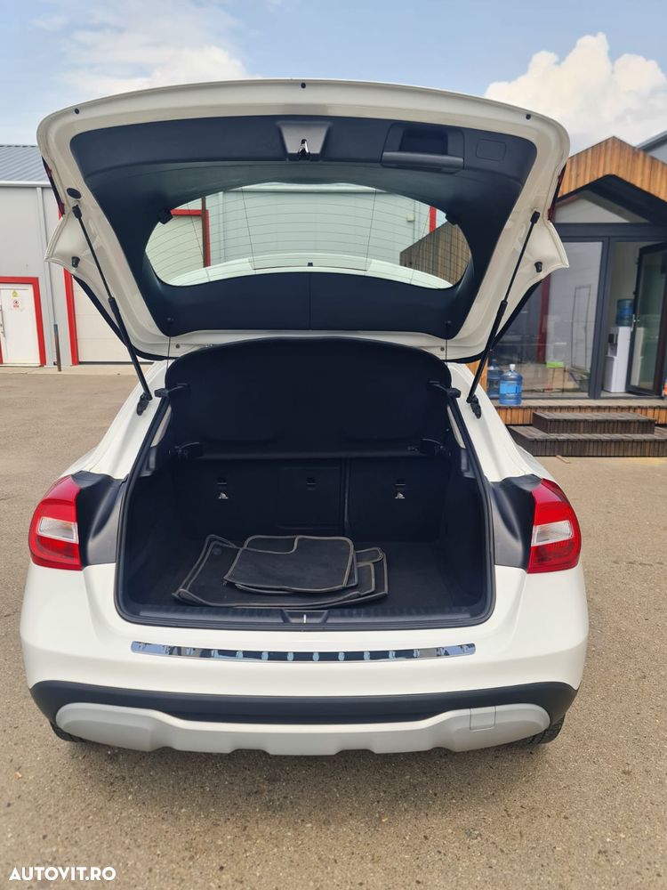 Mercedes-Benz GLA 200 d 4MATIC Aut. - 12