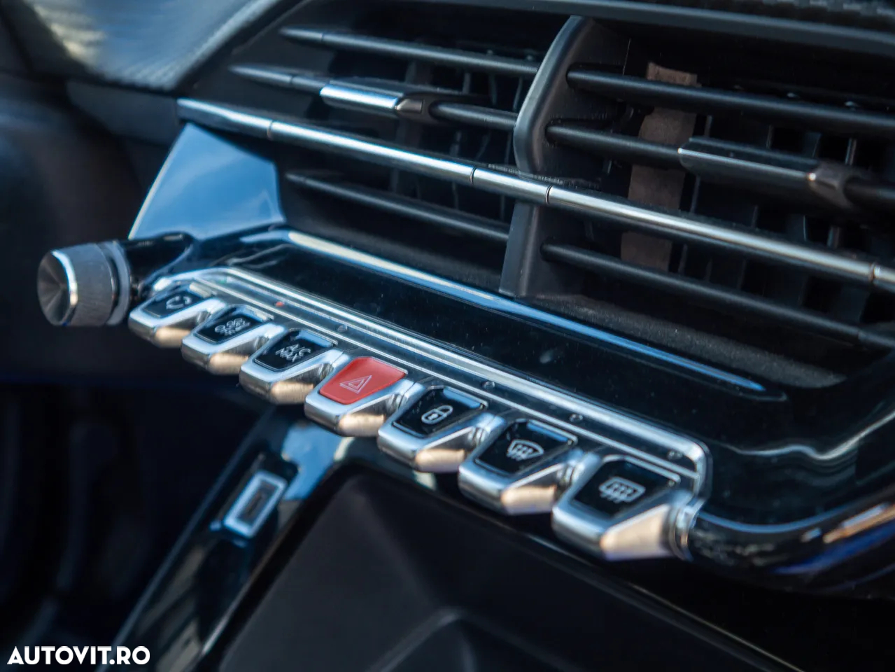 Peugeot 208 PureTech 100 EAT8 Allure - 21