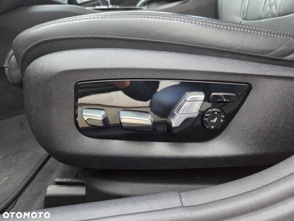 BMW Seria 5 540i xDrive M Sport Edition - 23
