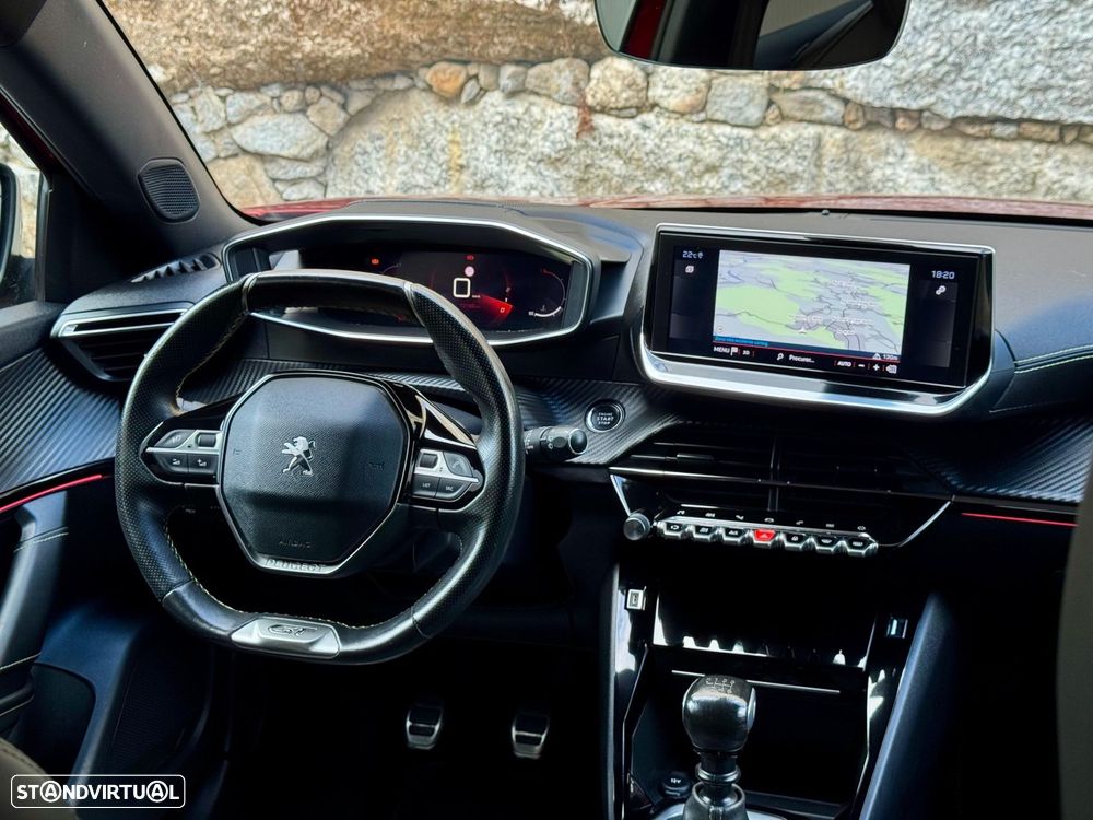 Peugeot 2008 1.2 PureTech GT Line - 23