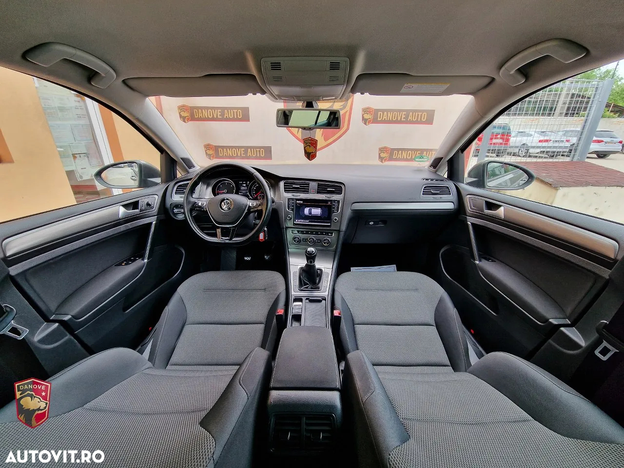 Volkswagen Golf 1.6 TDI BlueMotion Technology Comfortline - 8
