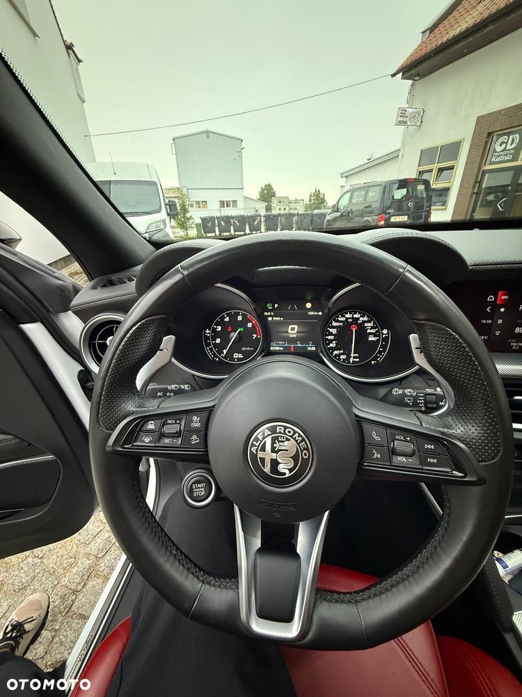 Alfa Romeo Stelvio 2.0 Turbo 16V AT8-Q4 Veloce - 4