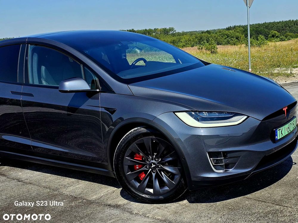 Tesla Model X - 5
